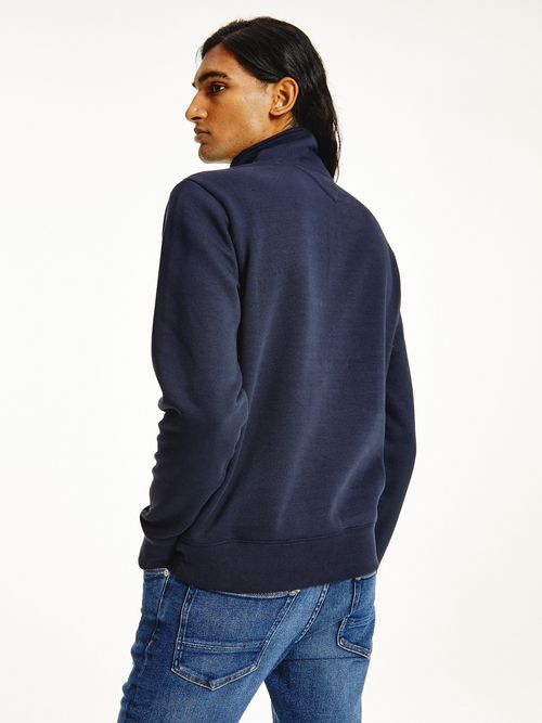 Sudadera-con-media-cremallera-y-logo