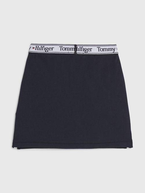 Minifalda-con-inscripcion-en-la-cintura