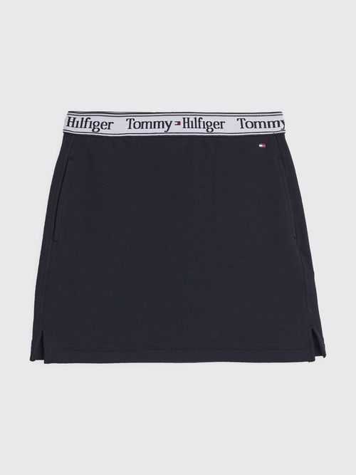 Minifalda-con-inscripcion-en-la-cintura