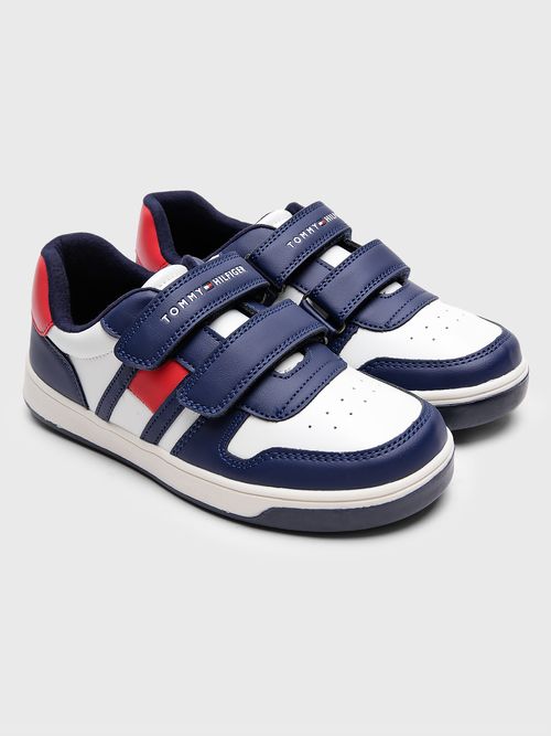 Tenis tommy de niño sale