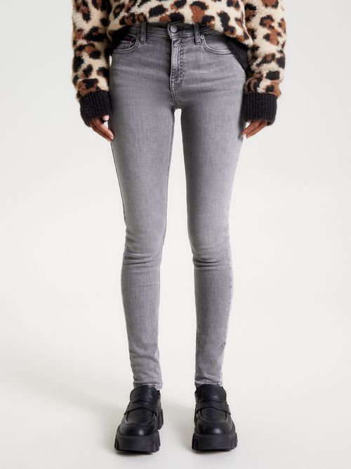 Jeans-Nora-negros-de-talle-medio