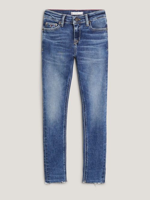 Jeans-nora-ceñidos-con-bajos-sin-rematar