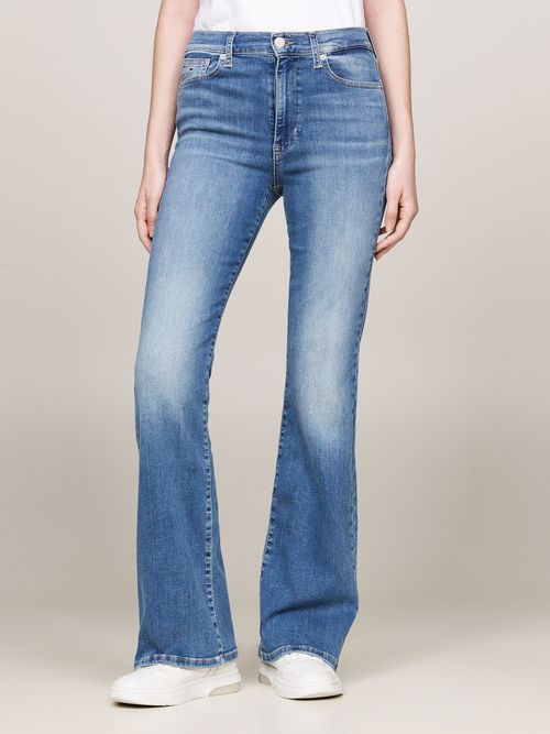 Jeans-Sylvia-ceñidos-de-talle-alto-y-acampanados