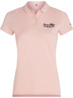 Polo-de-corte-slim-con-logo-en-fuente-Script