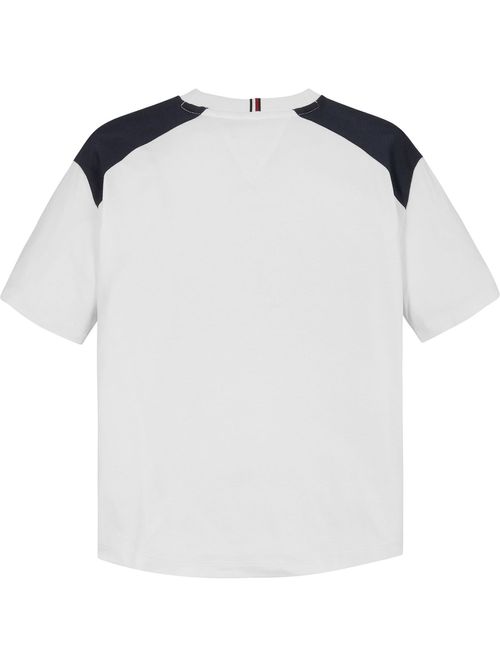 Camiseta-deportiva-con-logo