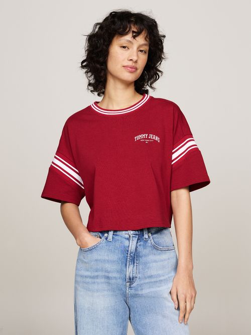 Camiseta-universitaria-amplia-y-cropped