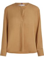 Blusa-amplia-con-boton-en-relieve