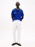 Camiseta-de-cuello-redondo-con-logo