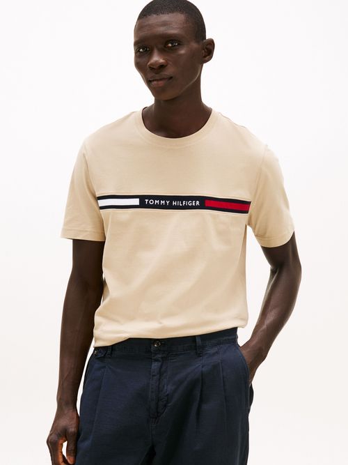 Camiseta-de-cuello-redondo-con-logo
