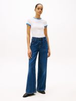 Camiseta-slim-con-logo-bordado