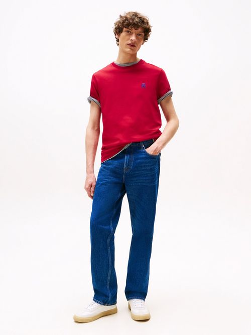 Camiseta-con-monograma-TH-a-contraste