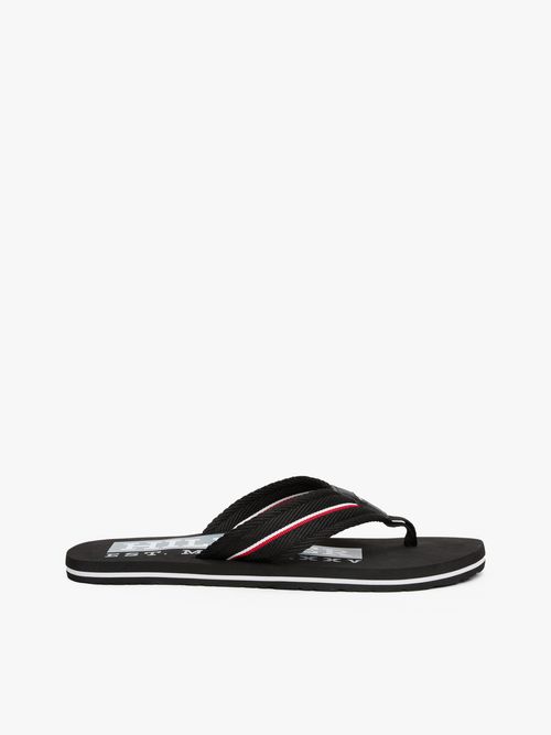 Chancletas-con-cinta-distintiva