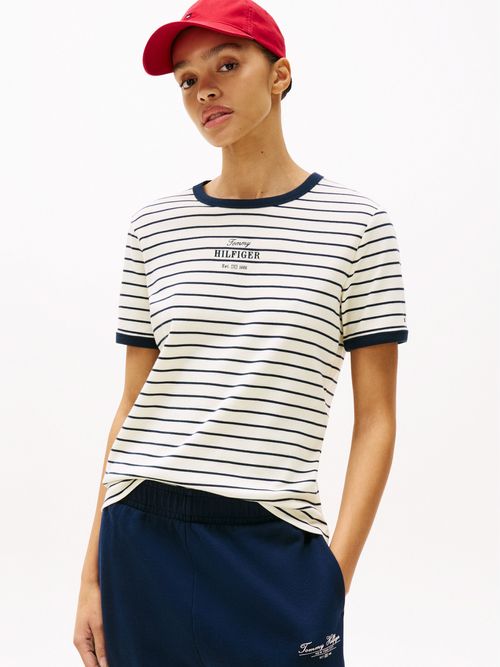 Camiseta-de-ribetes-a-contraste-con-logo