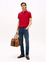 Polo-de-corte-regular-con-cuello-distintivo