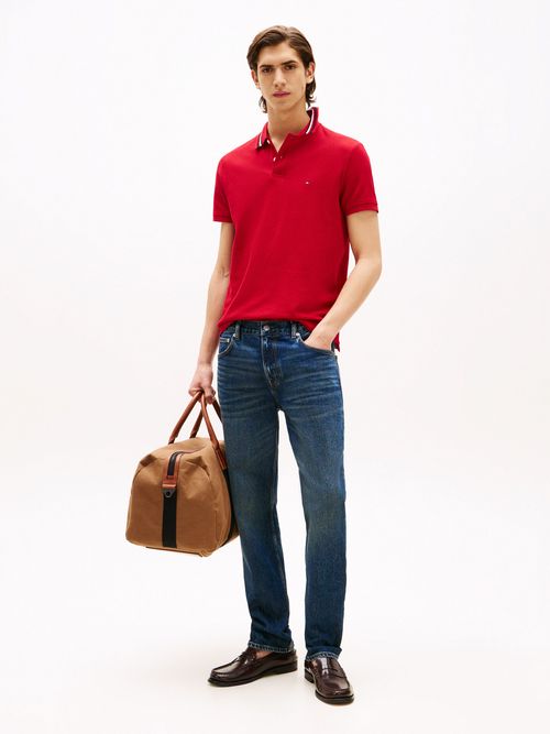 Polo-de-corte-regular-con-cuello-distintivo