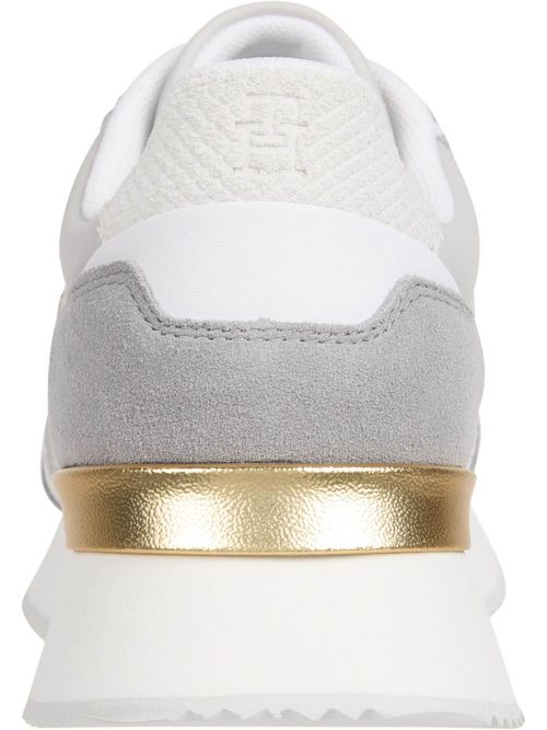 Zapatillas-con-paneles-metalizados