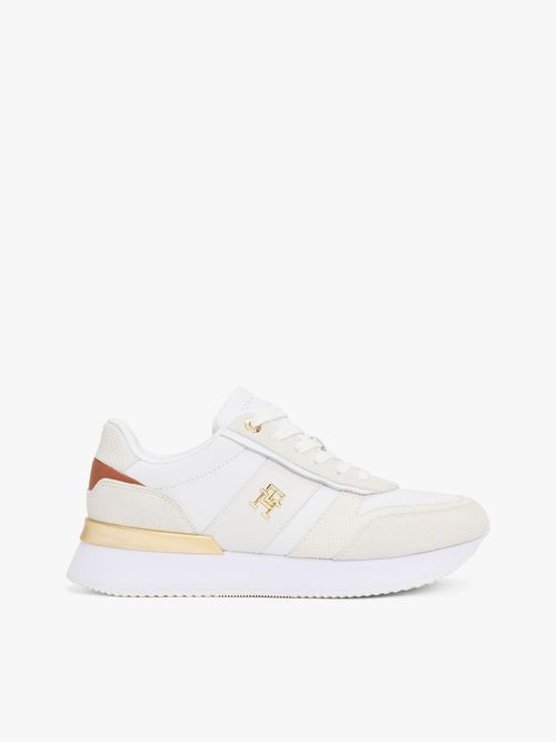 Zapatillas-con-paneles-metalizados