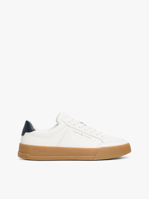 Zapatillas-con-logo-a-contraste