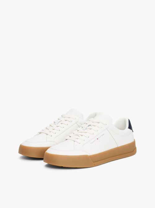 Zapatillas-con-logo-a-contraste