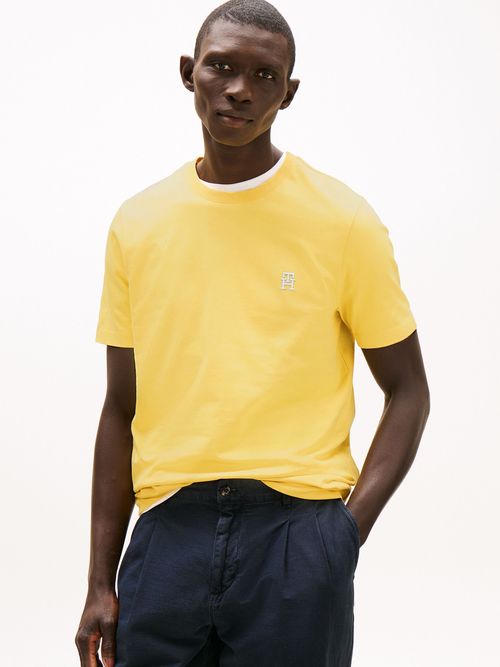 Camiseta-con-monograma-TH-a-contraste