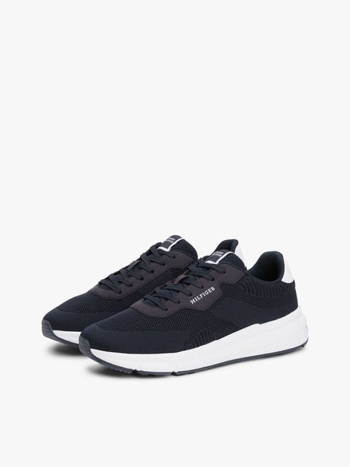 Zapatillas-de-punto-ligeras-con-logo