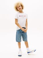 Camiseta-con-cuello-redondo-y-logo