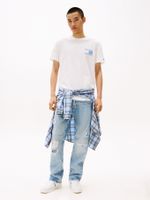 Camiseta-con-logo-en-la-parte-trasera