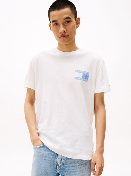 Camiseta-con-logo-en-la-parte-trasera