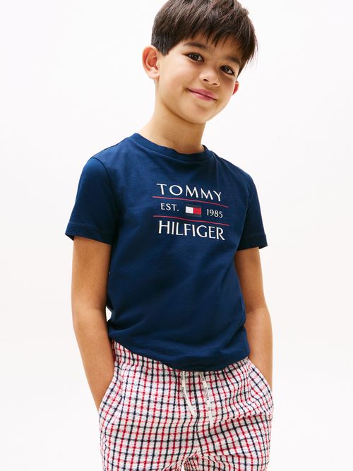 Camiseta-de-cuello-redondo-con-logo