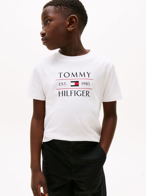 Camiseta-de-cuello-redondo-con-logo