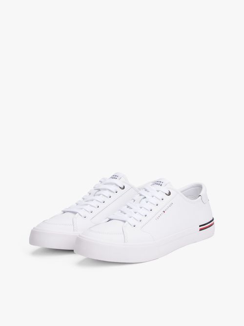 Zapatillas-con-logo-en-bajo-relieve