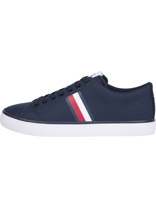Zapatillas-con-logo-en-la-cinta