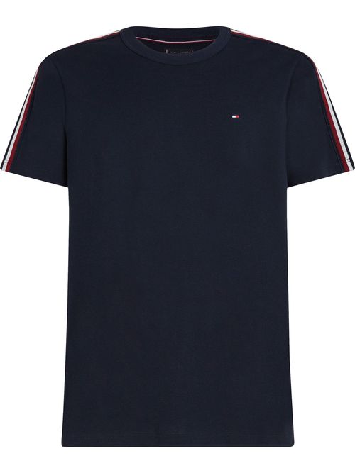 Camiseta-con-rayas-distintivas