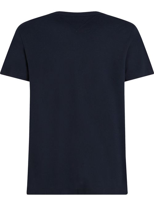 Camiseta-con-rayas-distintivas