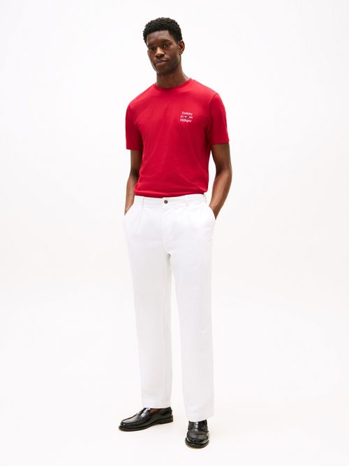 Camiseta-de-cuello-redondo-con-logo
