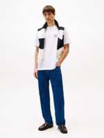Camiseta-de-cuello-redondo-con-logo