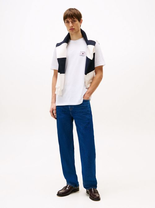Camiseta-de-cuello-redondo-con-logo