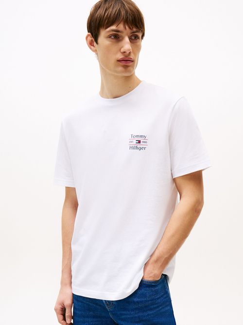 Camiseta-de-cuello-redondo-con-logo