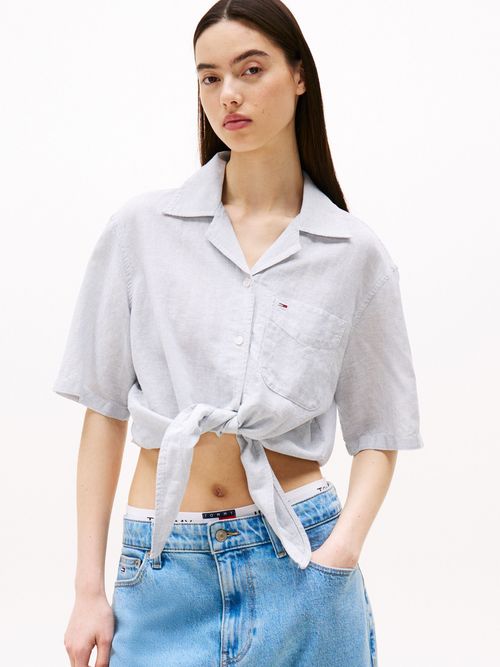 Camisa-cropped-de-manga-corta-y-corte-amplio