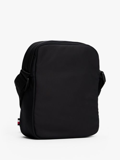Bolso-reporter-con-logo-metalico