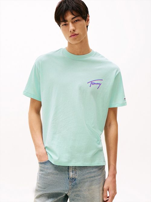 Camiseta-amplia-con-logo-grafico