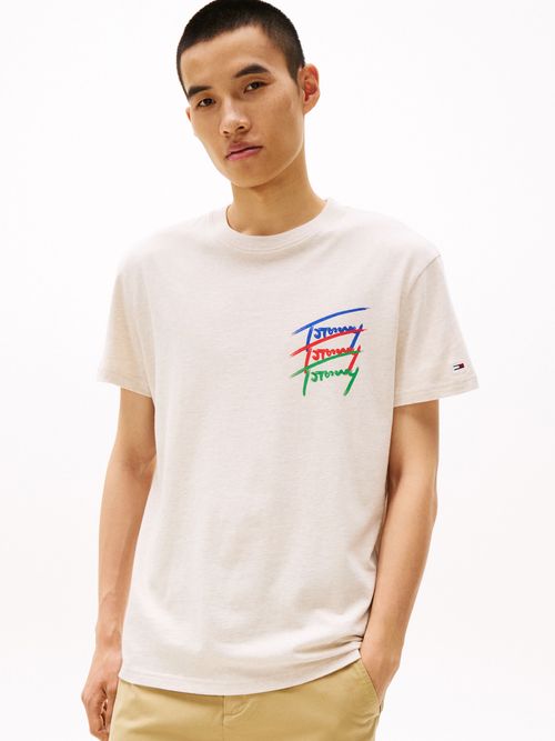 Camiseta-con-logo-grafico-en-la-espalda