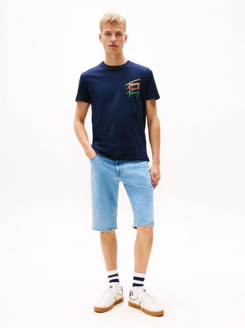 Camiseta-con-logo-grafico-en-la-espalda