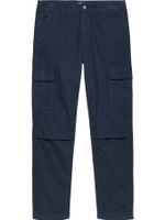 Pantalon-tipo-carpenter-con-bolsillos-cargo