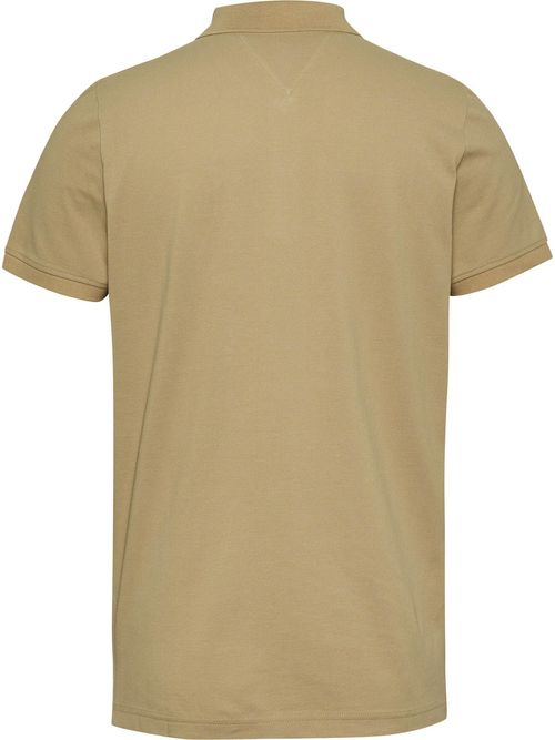 Polo-de-corte-slim-con-parche-con-logo