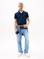 Polo-de-corte-slim-con-parche-con-logo