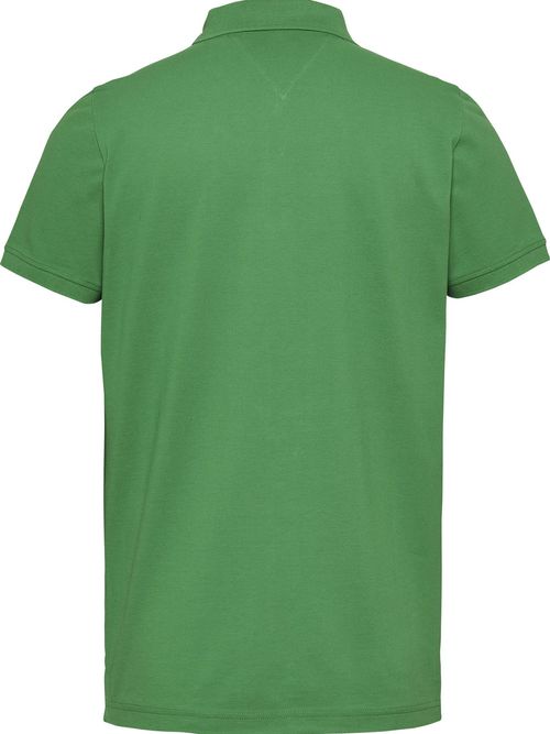 Polo-de-corte-slim-con-parche-con-logo