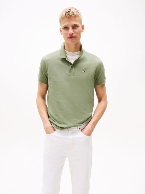 Polo-de-corte-slim-con-parche-con-logo