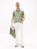Polo-de-corte-slim-con-parche-con-logo