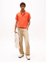 Polo-de-corte-slim-con-parche-con-logo